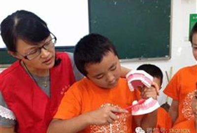 動手動腦趣味多，健康知識學起來?。〉诙ā暗聞?chuàng)未來星暑期夏令營”精彩活動來啦??！